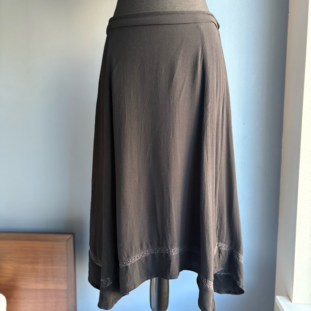 Leith A-Line Asymmetrical Elastic Waist Midi Black Skirt - Minimalist